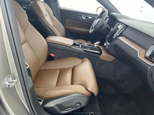 Vente en ligne Volvo V60  T6 AWD Recharge 253 ch + 87 ch Geartronic 8 au prix de 48 990 €