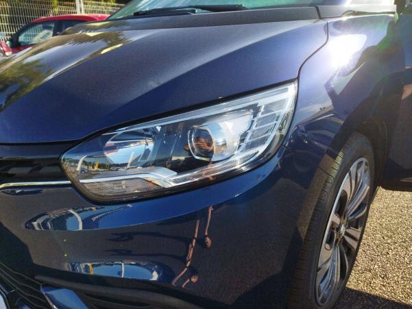 Vente en ligne Renault Scenic 4 Scenic Blue dCi 120 au prix de 19 900 €