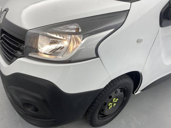 Vente en ligne Renault Trafic 3 Fourgon TRAFIC FGN L2H1 1300 KG DCI 95 E6 au prix de 20 490 €