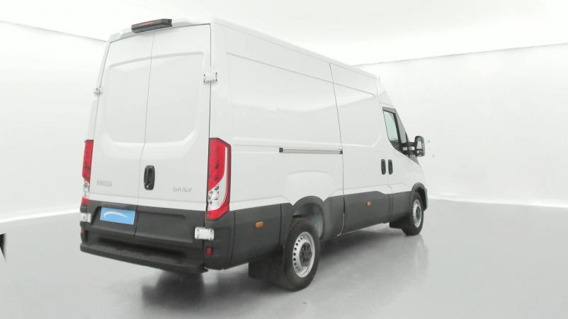 Vente en ligne Iveco Daily DAILY FGN 35S14 EMPATTEMENT 3520 H2 BVM6 au prix de 38 900 €