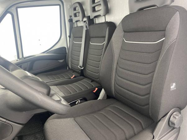 Vente en ligne Iveco Daily DAILY FGN 35S14 EMPATTEMENT 3520 H2 BVM6 au prix de 38 900 €