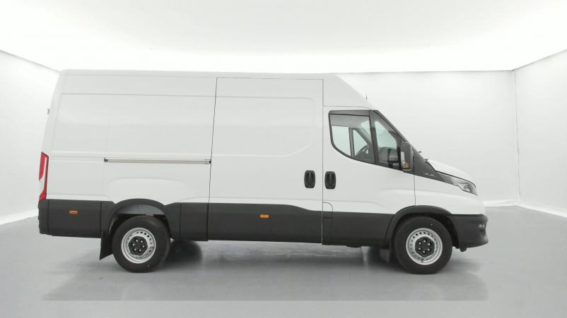 Vente en ligne Iveco Daily DAILY FGN 35S14 EMPATTEMENT 3520 H2 BVM6 au prix de 38 900 €