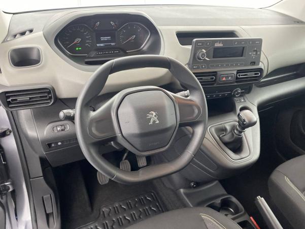 Vente en ligne Peugeot Rifter  Standard PureTech 110 S&S BVM6 au prix de 21 890 €