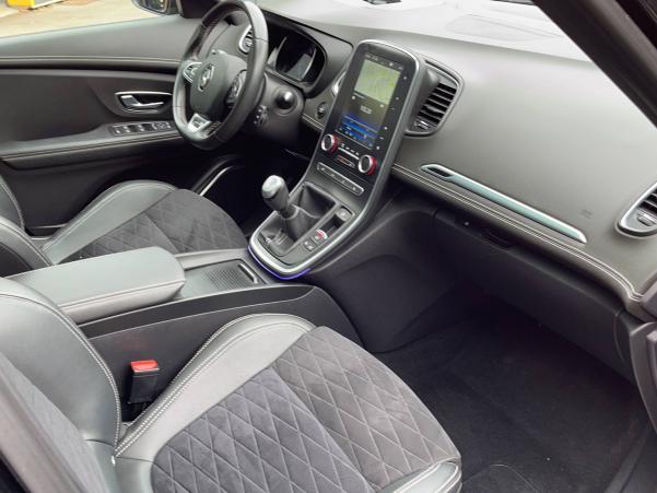 Vente en ligne Renault Grand Scenic 4 Grand Scenic Blue dCi 150 au prix de 21 490 €