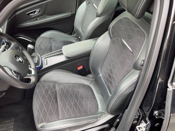 Vente en ligne Renault Grand Scenic 4 Grand Scenic Blue dCi 150 au prix de 21 490 €