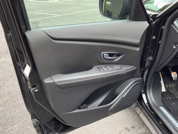 Vente en ligne Renault Grand Scenic 4 Grand Scenic Blue dCi 150 au prix de 21 490 €