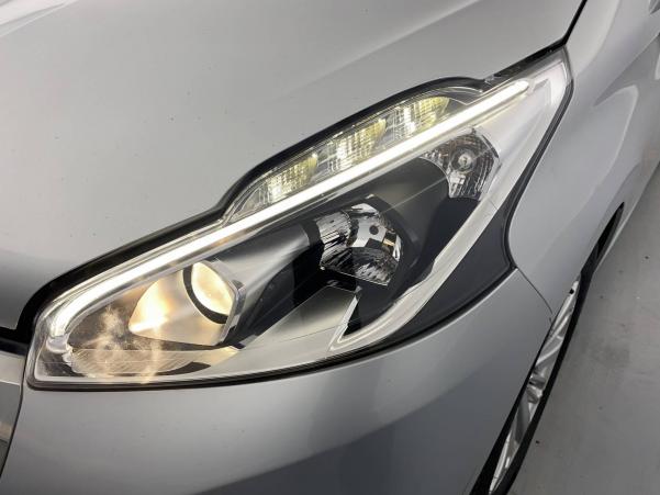 Vente en ligne Peugeot 208  1.6 BlueHDi 120ch S&S BVM6 au prix de 13 990 €