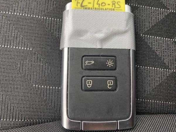 Vente en ligne Renault Grand Scenic 4 Grand Scenic Blue dCi 120 au prix de 21 490 €