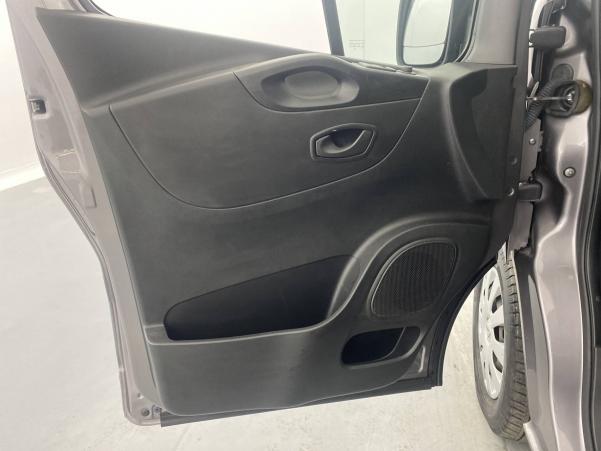 Vente en ligne Renault Trafic 3 Combi  L2 dCi 120 S&S au prix de 36 990 €