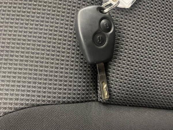 Vente en ligne Renault Trafic 3 Combi  L2 dCi 120 S&S au prix de 36 990 €