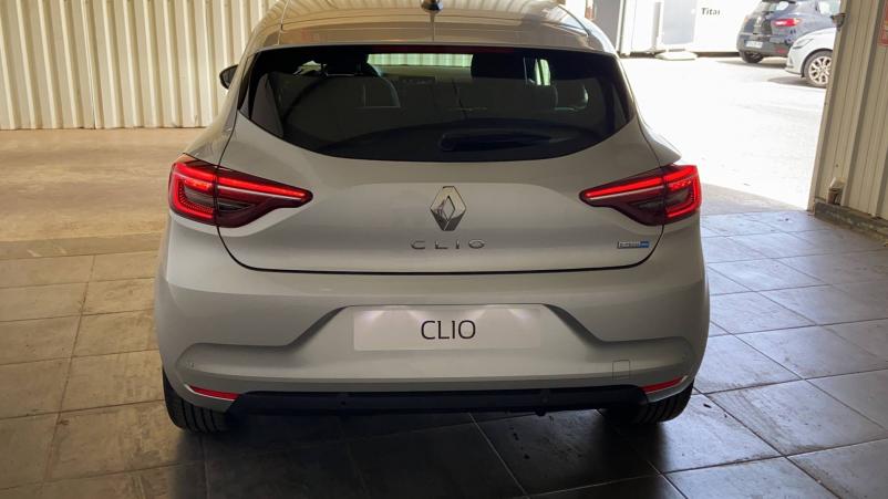 Vente en ligne Renault Clio 5 Clio E-Tech 140 - 21N au prix de 24 400 €