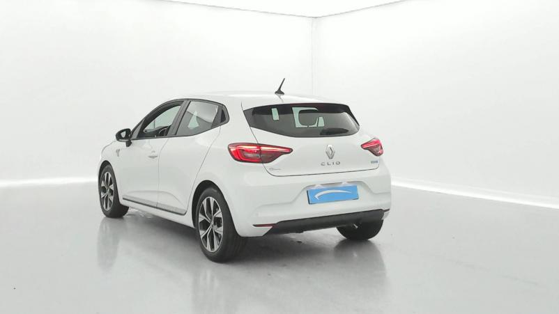 Vente en ligne Renault Clio 5 Clio E-Tech 140 au prix de 17 885 €