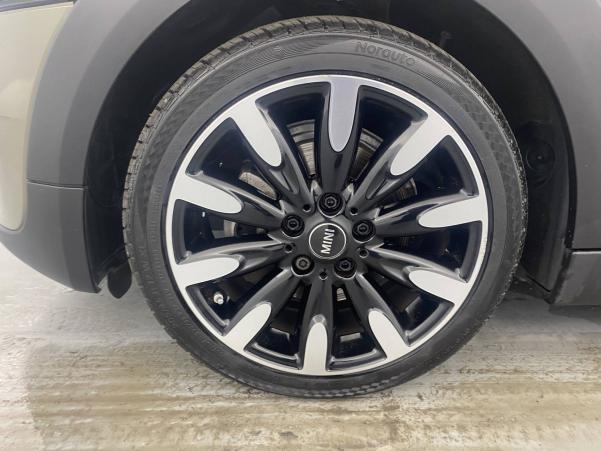 Vente en ligne Mini Mini Hatch 5 Portes One 102 ch au prix de 18 490 €