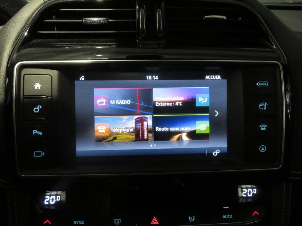 Vente en ligne Jaguar F-Pace  2.0 D - 180 ch  AWD BVA8 au prix de 29 990 €