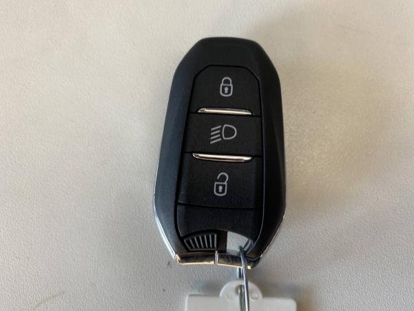 Vente en ligne Peugeot 208 208 PureTech 100 S&S BVM6 au prix de 19 990 €