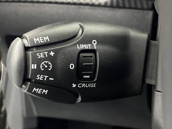 Vente en ligne Peugeot 208 208 PureTech 100 S&S BVM6 au prix de 19 990 €