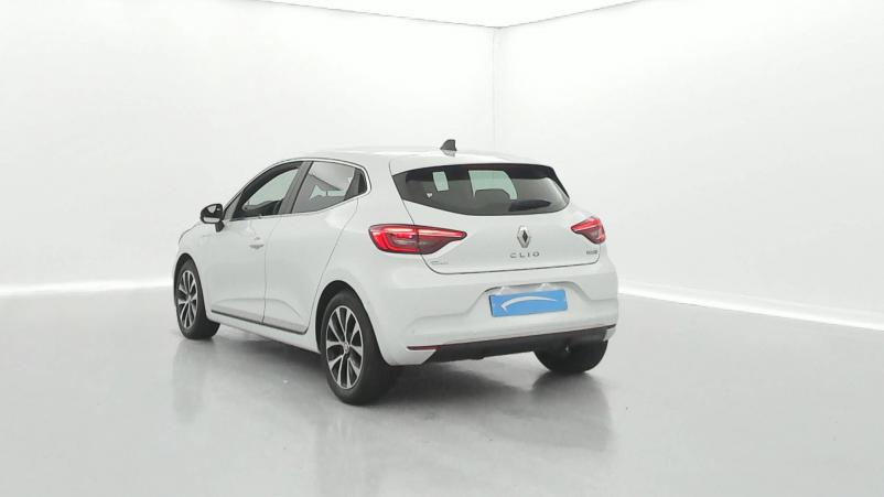 Vente en ligne Renault Clio 5 Clio E-Tech 140 - 21N au prix de 19 990 €