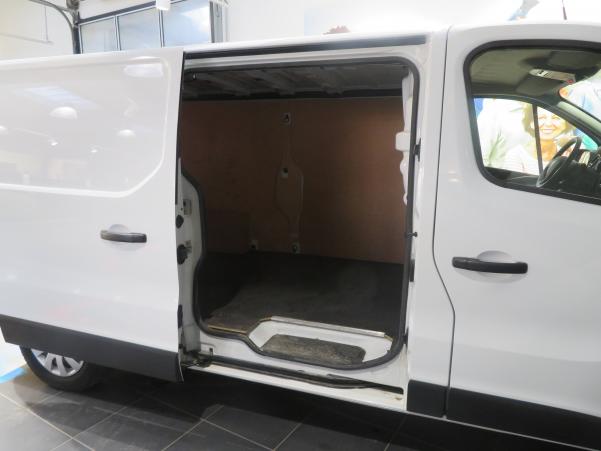 Vente en ligne Renault Trafic 3 Fourgon TRAFIC FGN L2H1 1300 KG DCI 95 au prix de 23 990 €