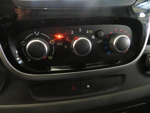 Vente en ligne Renault Trafic 3 Fourgon TRAFIC FGN L2H1 1300 KG DCI 95 au prix de 23 990 €