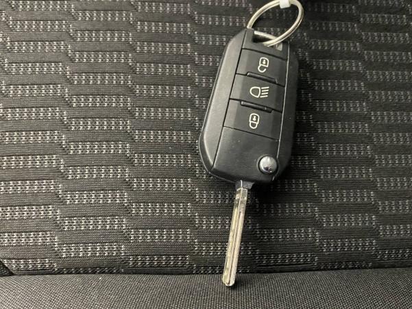 Vente en ligne Peugeot 208  1.2 PureTech 82ch BVM5 au prix de 12 500 €