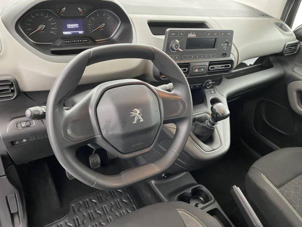 Vente en ligne Peugeot Rifter  Standard PureTech 110 S&S BVM6 au prix de 22 600 €