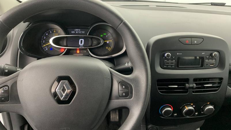 Vente en ligne Renault Clio 4  1.2 16V 75 au prix de 9 490 €