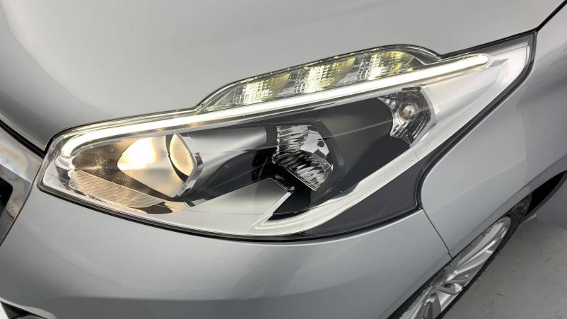 Vente en ligne Peugeot 208  1.2 PureTech 110ch S&S BVM5 au prix de 11 990 €