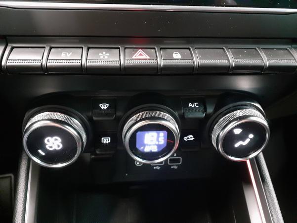 Vente en ligne Renault Clio 5 Clio E-Tech 140 - 21N au prix de 23 990 €