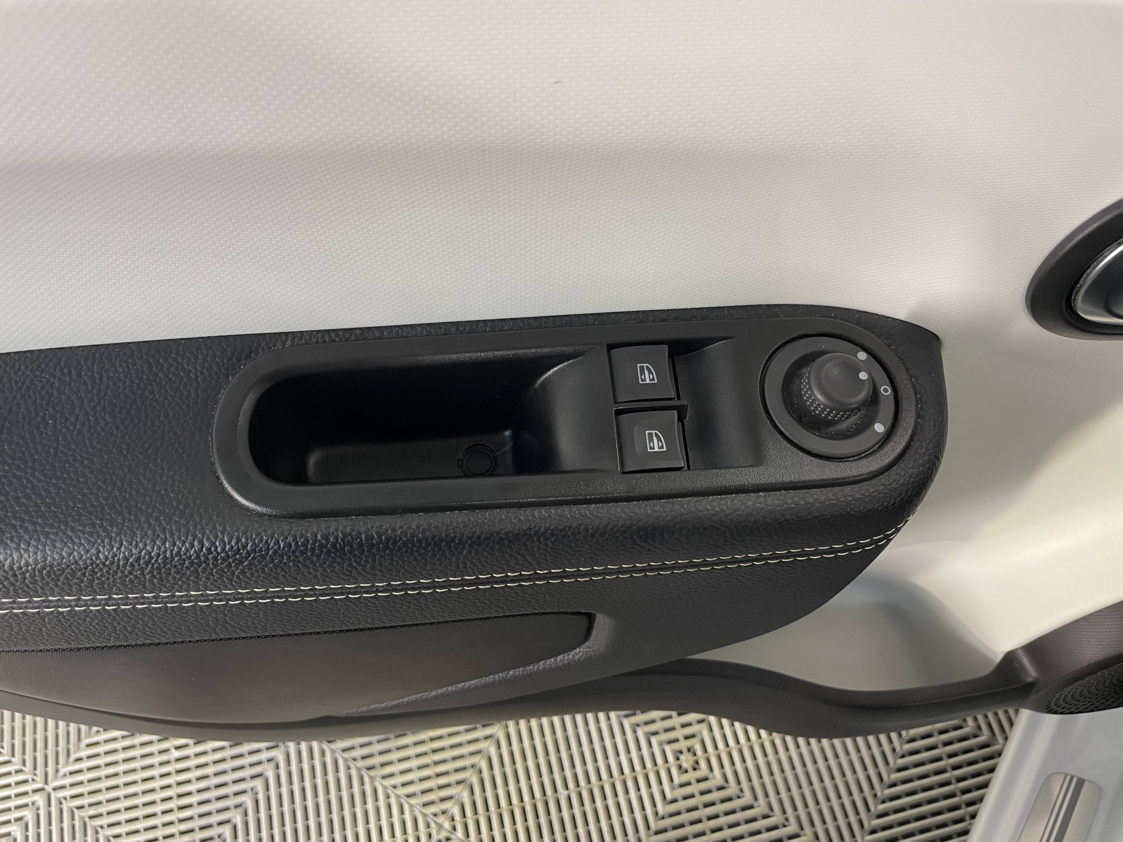 Écran D'affichage Intérieur (combien) Pour Renault Twingo III (AH) 2018 - Pièce D'occasion, Référence 280387575R, Fonctionnel