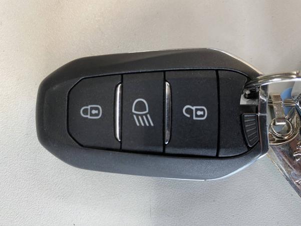 Vente en ligne Peugeot 2008  PureTech 130 S&S BVM6 au prix de 21 490 €