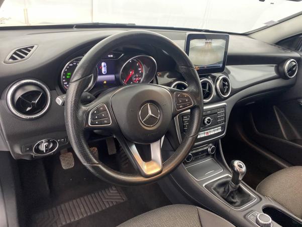 Vente en ligne Mercedes CLA  180 d au prix de 19 990 €
