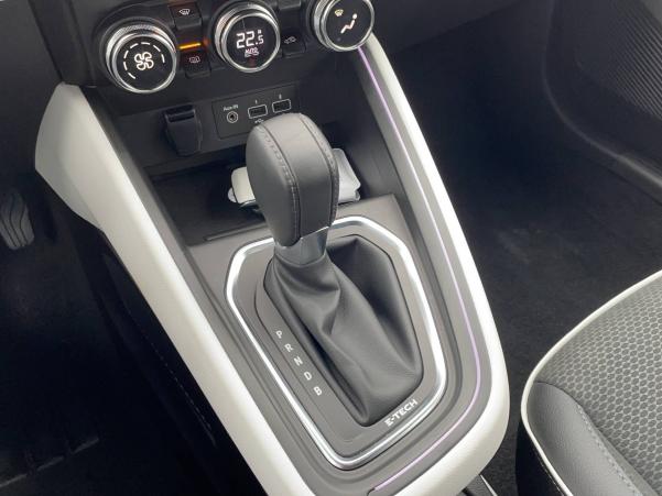 Vente en ligne Renault Clio 5 Clio E-Tech 140 - 21 au prix de 20 990 €