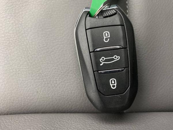 Vente en ligne Citroën C5 Aircross  Hybride Rechargeable 225 S&S e-EAT8 au prix de 34 990 €