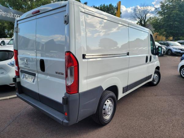 Vente en ligne Peugeot Boxer Fourgon BOXER TOLE 330 L2H1 2.2 HDI 130 au prix de 22 790 €