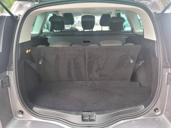 Vente en ligne Renault Grand Scenic 4 Grand Scenic Blue dCi 120 au prix de 21 990 €
