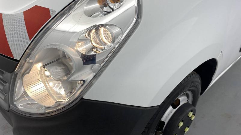 Vente en ligne Renault Master 3 Fourgon MASTER CC PROPULSION L2 3.5t dCi 130 E6 au prix de 29 990 €