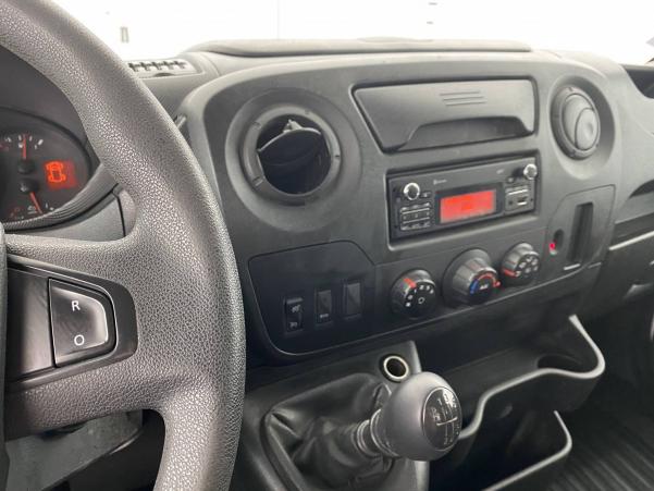 Vente en ligne Renault Master 3 Fourgon MASTER CC PROPULSION L2 3.5t dCi 130 E6 au prix de 29 990 €