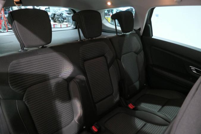 Vente en ligne Renault Grand Scenic 4 Grand Scenic Blue dCi 120 - 21 au prix de 21 790 €