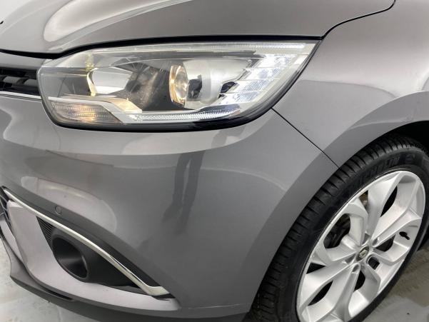 Vente en ligne Renault Grand Scenic 4 Grand Scenic Blue dCi 120 au prix de 20 500 €