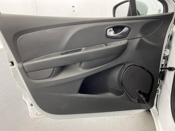 Vente en ligne Renault Clio 4 Clio dCi 90 Energy eco2 82g au prix de 10 990 €