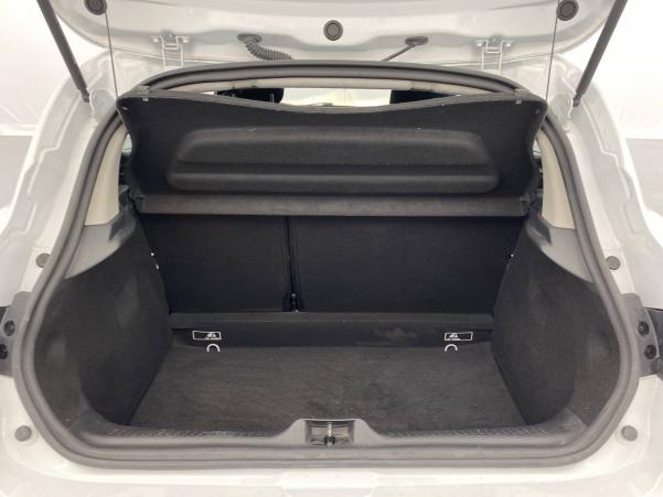Vente en ligne Renault Clio 4 Clio dCi 90 Energy eco2 82g au prix de 10 990 €