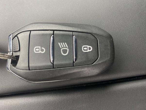 Vente en ligne Peugeot 3008  Hybrid 225 e-EAT8 au prix de 36 990 €