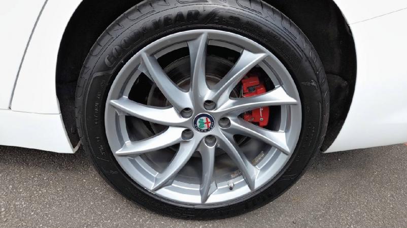 Vente en ligne Alfa Romeo Giulia  2.2 210 ch AT8 Q4 au prix de 31 900 €