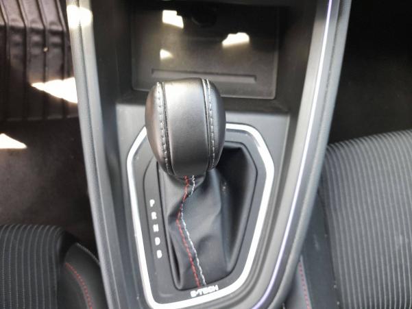 Vente en ligne Renault Clio 5 Clio E-Tech 140 - 21N au prix de 22 990 €