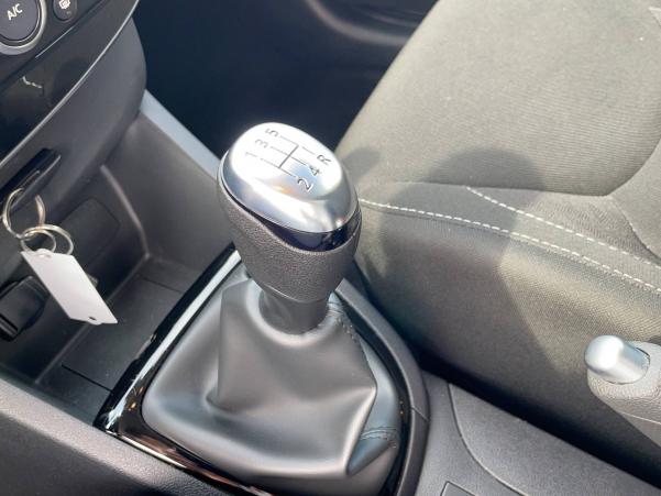 Vente en ligne Renault Clio 4 Clio TCe 75 E6C au prix de 12 890 €