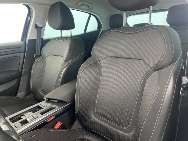 Vente en ligne Renault Megane 4 Mégane IV Berline dCi 110 Energy EDC au prix de 15 990 €