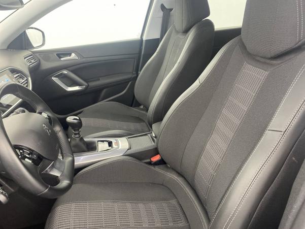 Vente en ligne Peugeot 308  PureTech 130ch S&S BVM6 au prix de 20 290 €