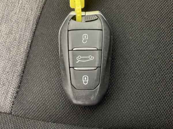 Vente en ligne Citroën C4 Picasso  PureTech 130 S&S EAT6 au prix de 16 490 €