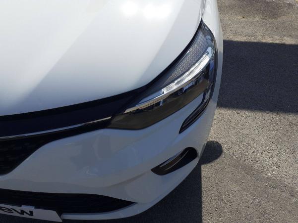 Vente en ligne Renault Clio 5 Clio E-Tech 140 - 21N au prix de 18 990 €