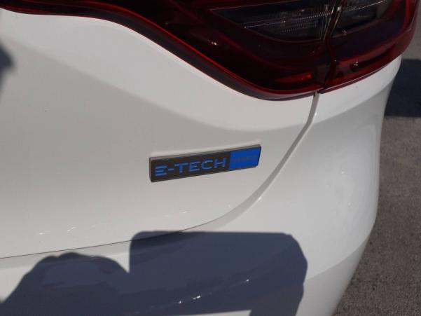 Vente en ligne Renault Clio 5 Clio E-Tech 140 - 21N au prix de 18 990 €